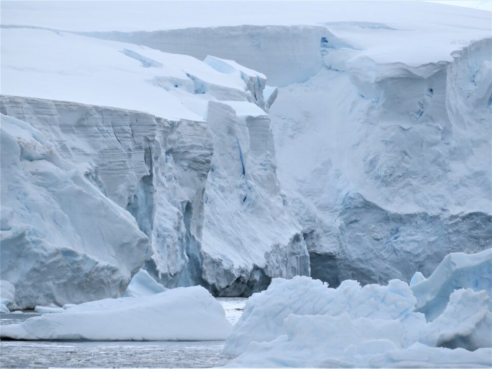 Marine-terminating glacier