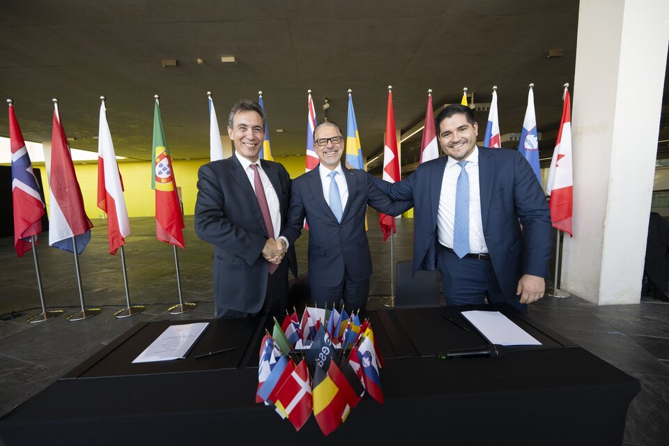 ESA Director General Josef Aschbacher, President of Voyager Space Matthew Kuta, and Head of Space Systems at Airbus Jean-Marc Nasr, signed the memorandum at ESA’s Space Summit in Seville