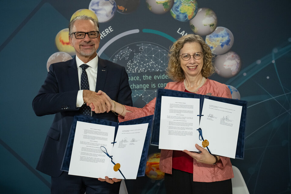 Josef Aschbacher, ESA Director General, and Inger Andersen, Executive Director of UNEP, have signed a Memorandum of Understanding at COP28.