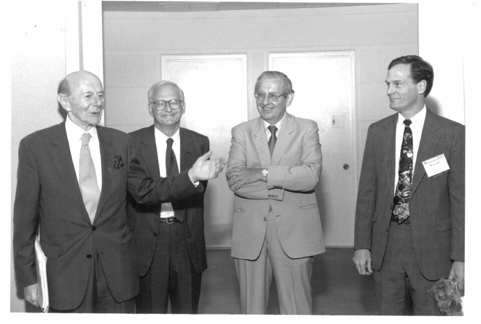 Judge Manfred Lachs (Poland), Judge Stephen Schwebel (United States), Judge Gilbert Guillaume (France) and Milton Smith, founder of the moot court competition, at its first edition in 1992