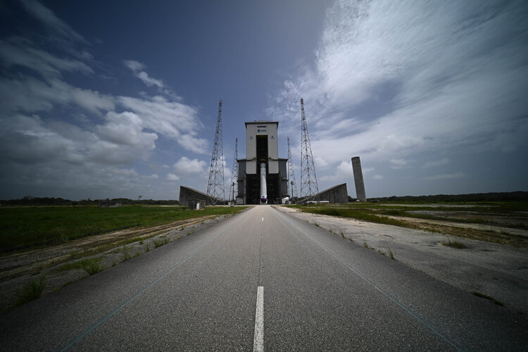 Ariane 6 central core in launch position
